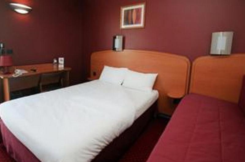 Sky Hotel Goussainville Charles De Gaulle Oda fotoğraf
