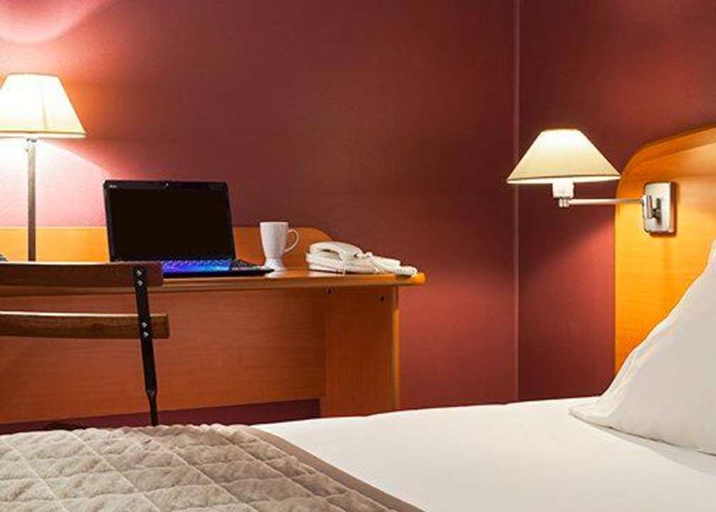 Sky Hotel Goussainville Charles De Gaulle Oda fotoğraf