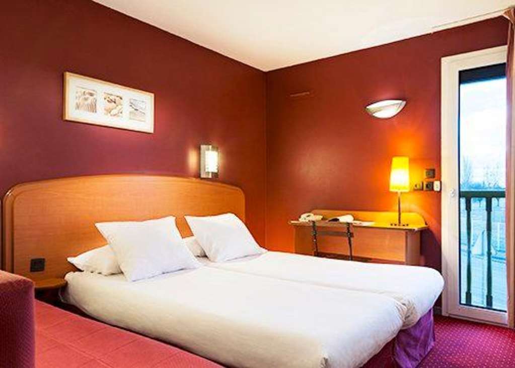 Sky Hotel Goussainville Charles De Gaulle Oda fotoğraf